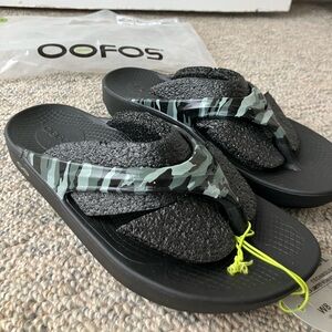 Oofos Oolala Camo Sandals NWT